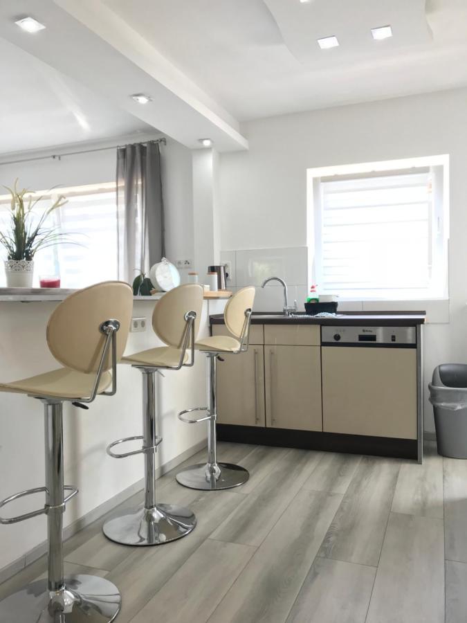 Aparts House - Balkon-Wifi-Kitchen Essen Bagian luar foto