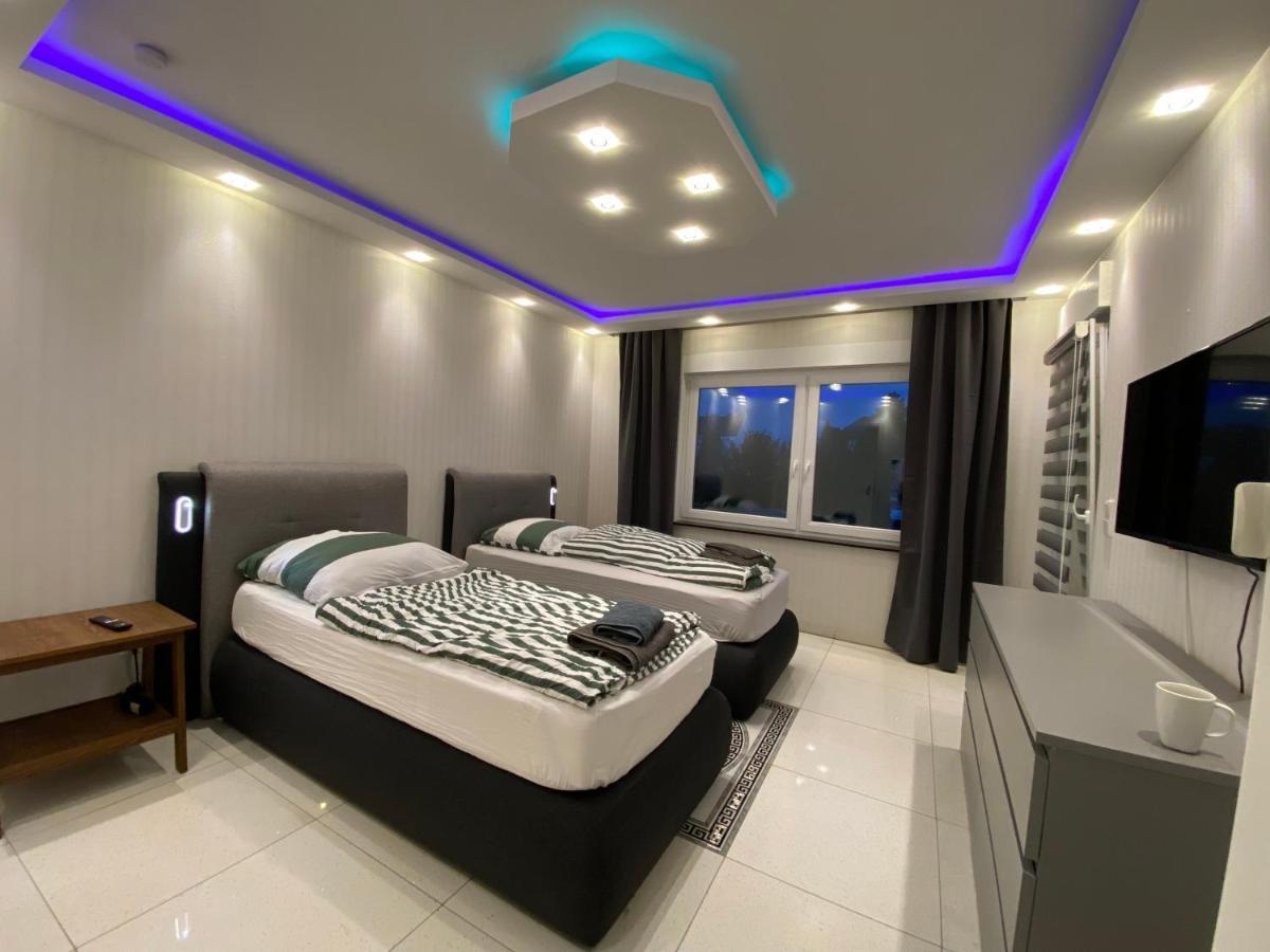 Aparts House - Balkon-Wifi-Kitchen Essen Bagian luar foto