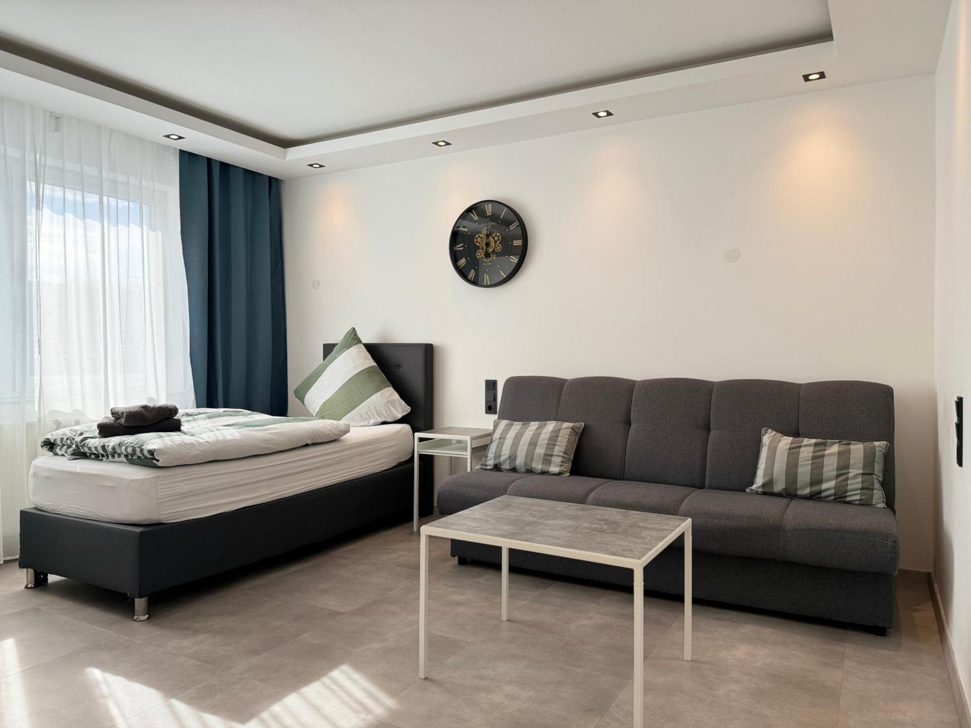 Aparts House - Balkon-Wifi-Kitchen Essen Bagian luar foto